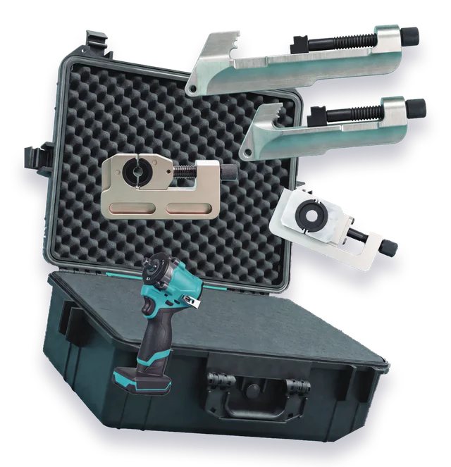 The LINE READY case opened, with an impact wrench, the two RESAFE heads, the 6T compression head and the covered conductor stripper.