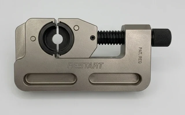 The Restart 6T compression head, with its split crimping die.